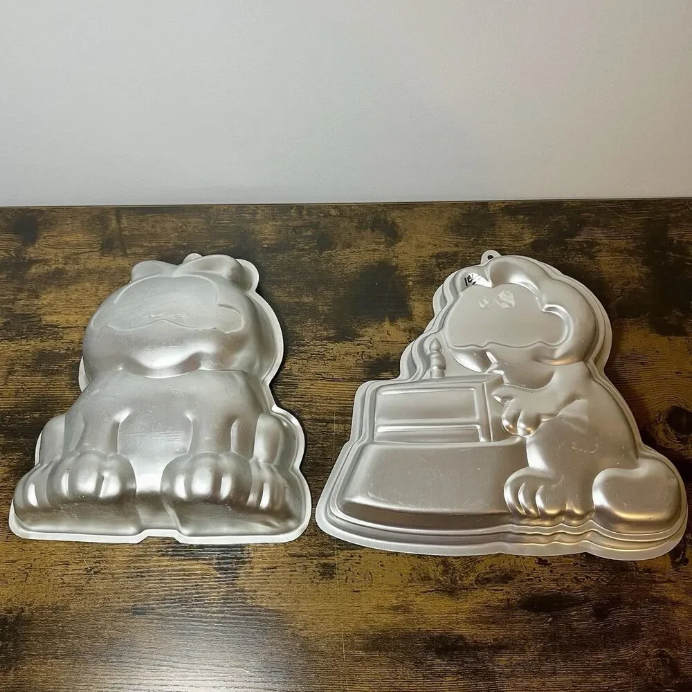Wilton Garfield Cake Pan Set 2 Vintage Aluminum Character Molds 2105-2447